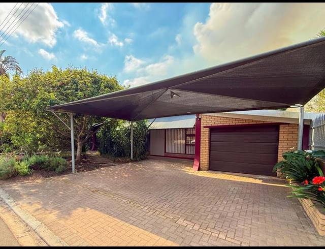 6 BEDROOM HOUSE FOR SALE IN DENNE-OORD